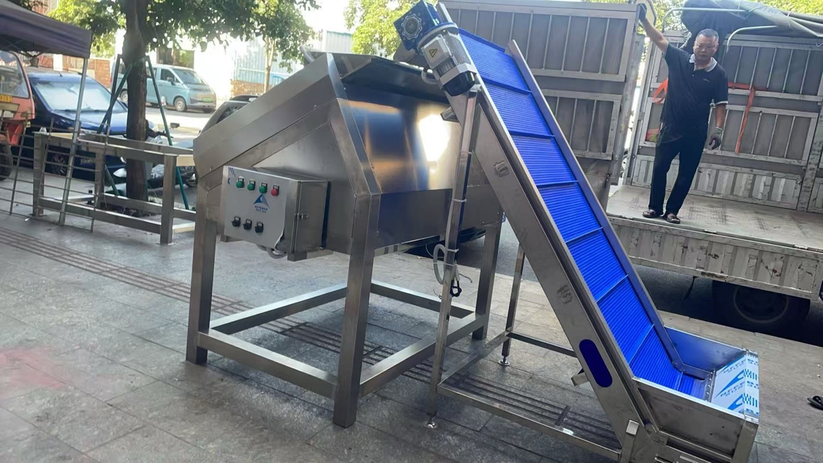 Lychee peeling and pitting equipment in the workshop