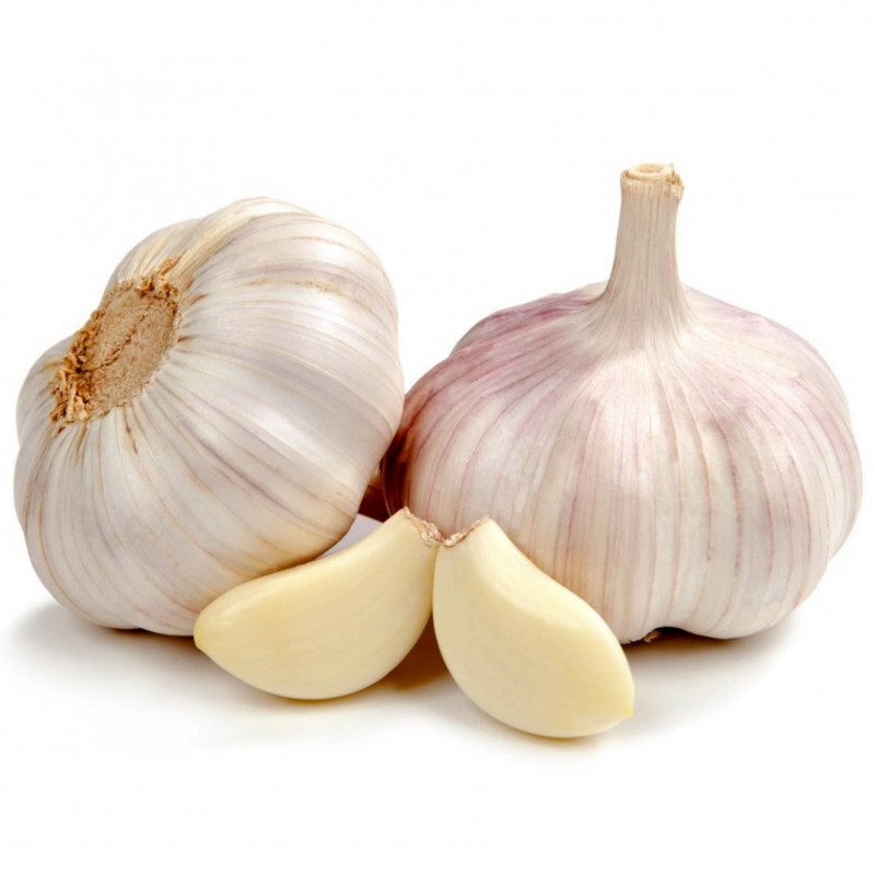 Fresh garlic bulbs and cloves